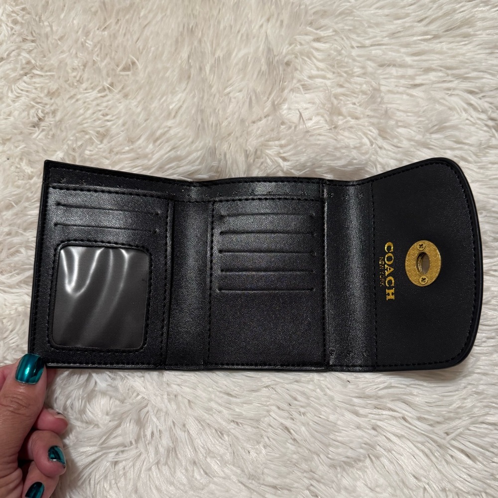 Wallet with Rivets Turnlock Closure - Picture 3 of 5